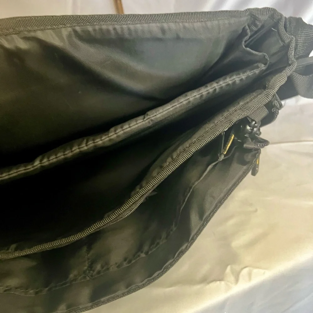 Targus City Gerald Black and Gray Men's Messenger Bag